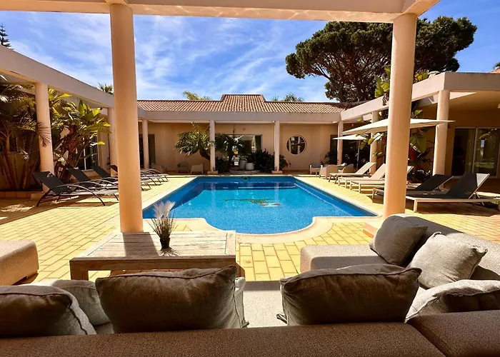 Villa Seventies - Private Pool - 16 Guests - Quarteira