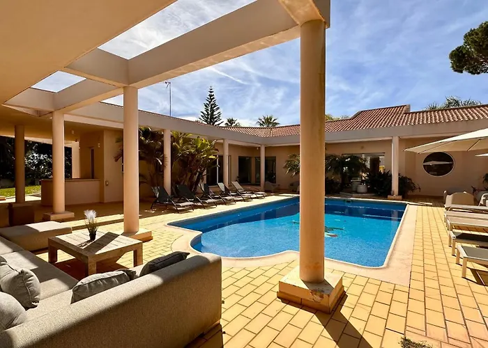 Villa Seventies - Private Pool - 16 Guests - Quarteira
